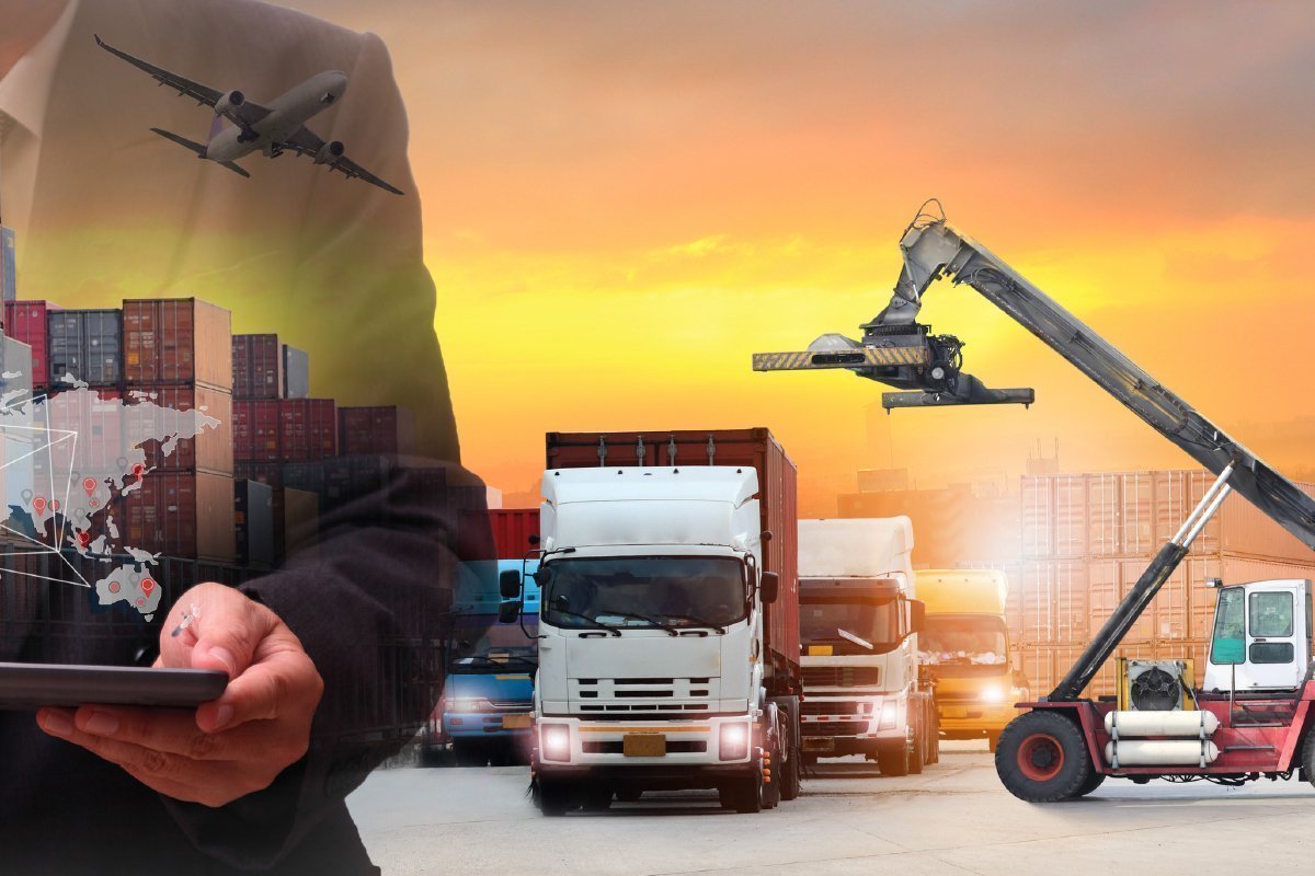 What are the advantages of international logistics?